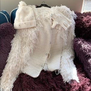 Sweater, hat and gloves never worn